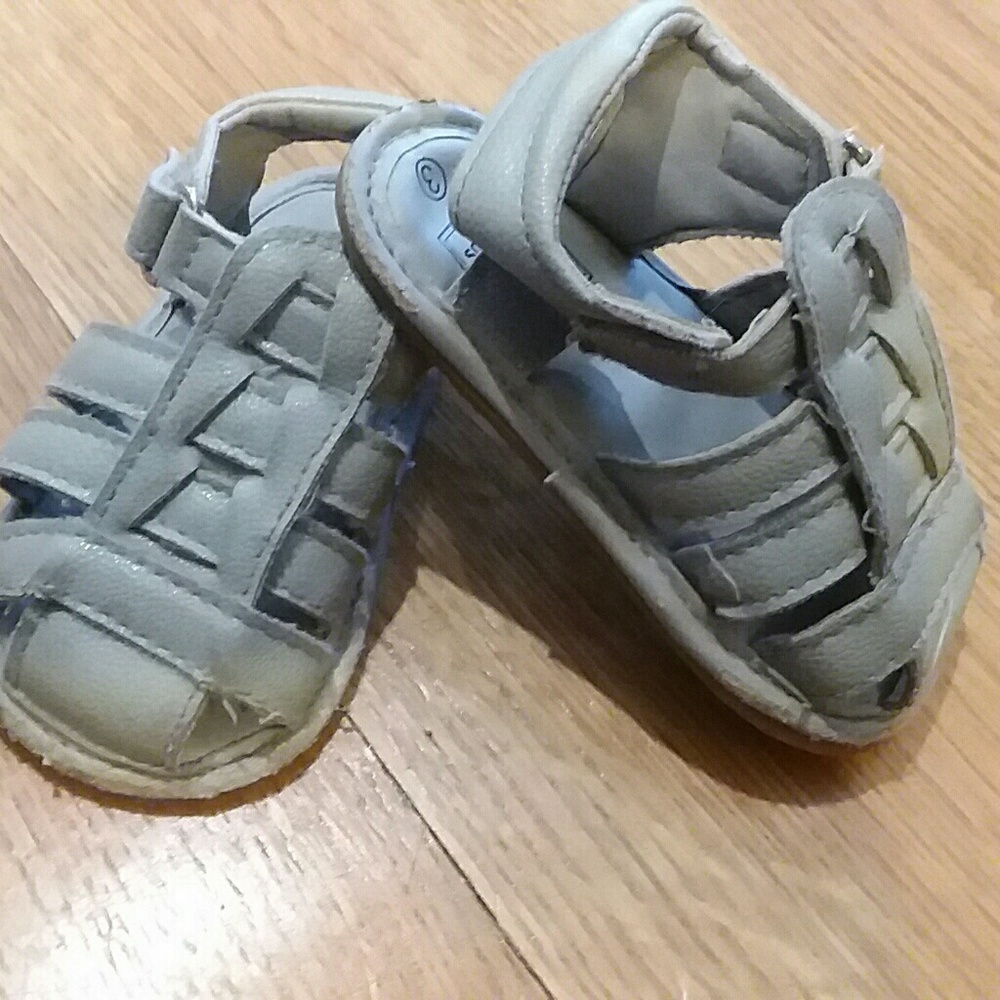 Sandles